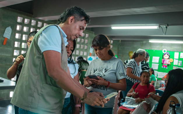 Proyecto Red Aurora apoyo a mujeres cuidadoras en Cali